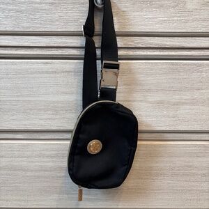 Black Lilly belt bag